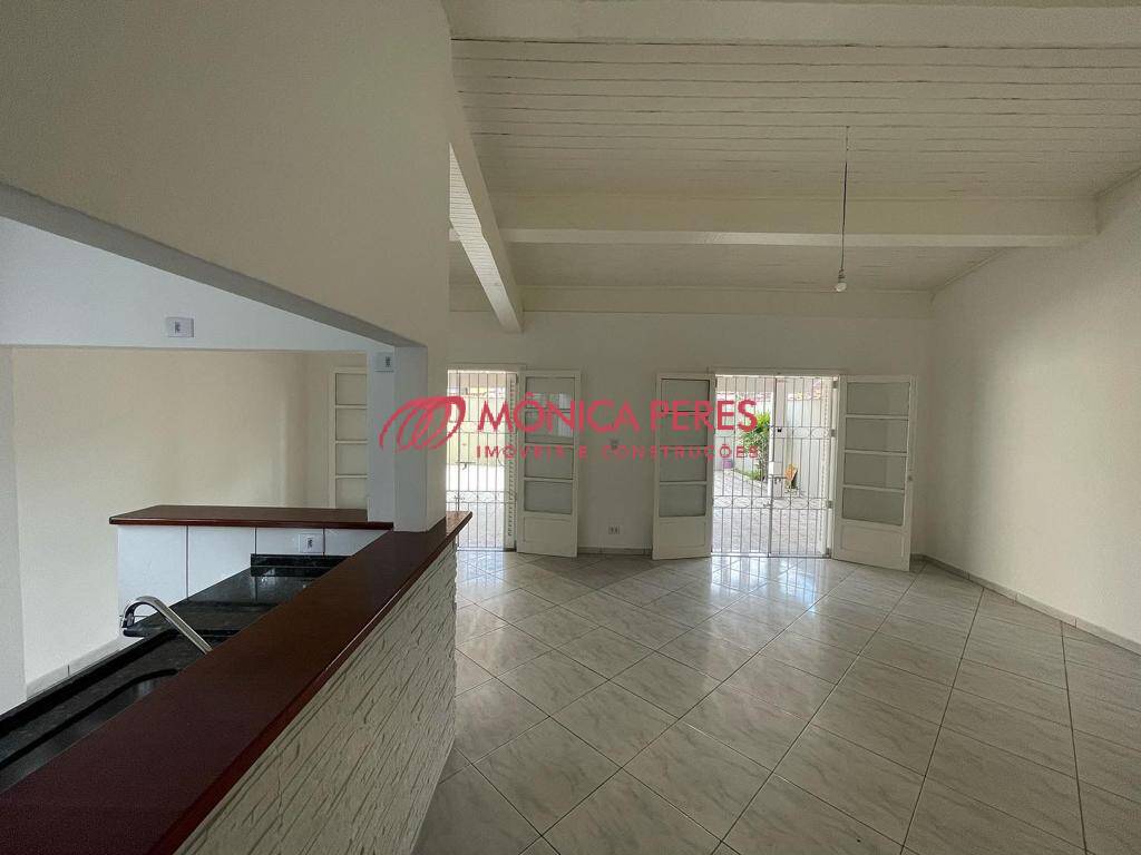 Casa à venda com 4 quartos, 210m² - Foto 4