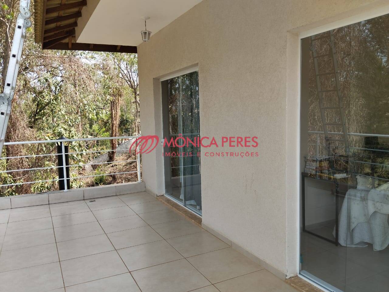 Casa à venda com 4 quartos, 250m² - Foto 4