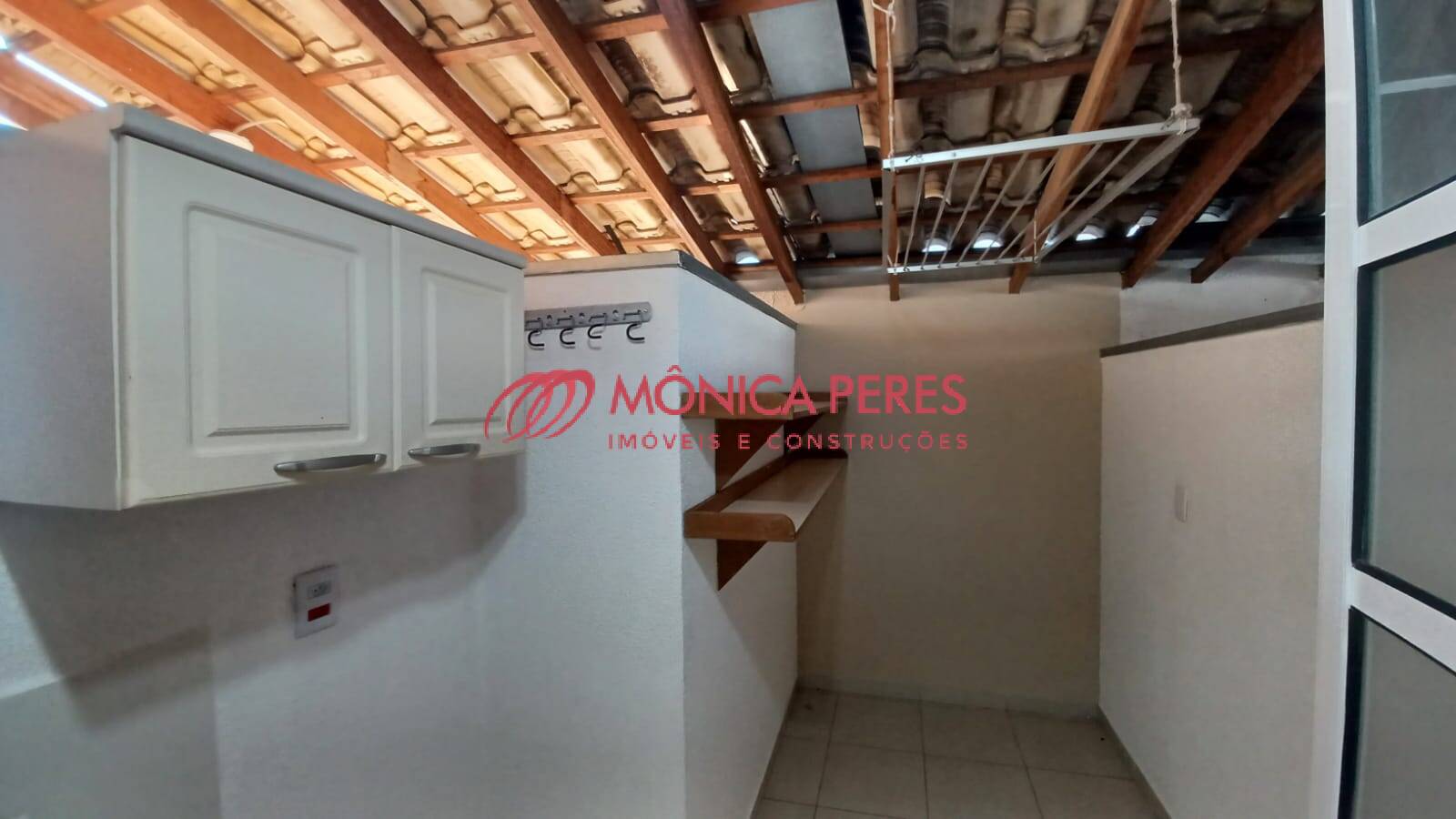 Casa à venda com 3 quartos, 97m² - Foto 4