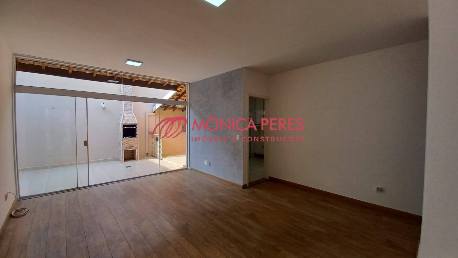 Casa à venda com 3 quartos, 97m² - Foto 2