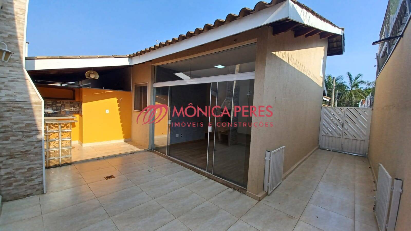 Casa à venda com 3 quartos, 97m² - Foto 1