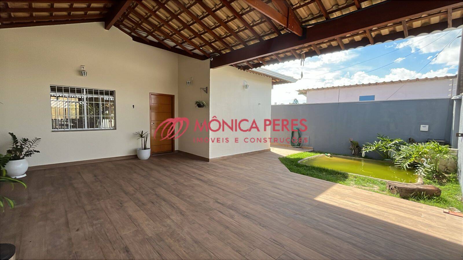 Casa à venda com 3 quartos, 126m² - Foto 1